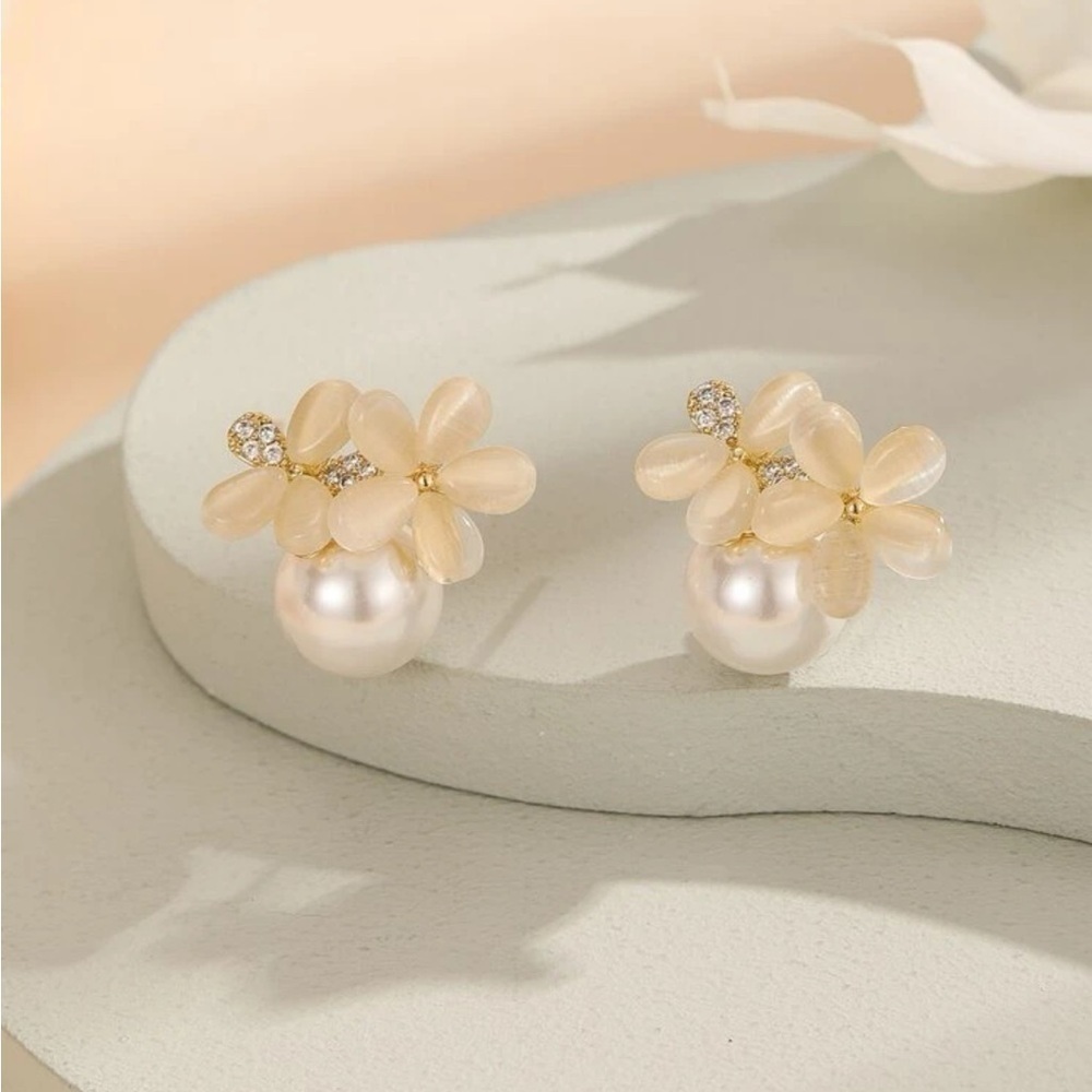 14k Gold Tone Pearl Gorgeous Beautiful New Earrings